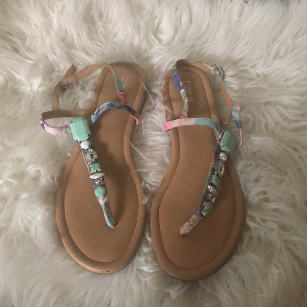 Bar 3 thong sandals . Light wear.